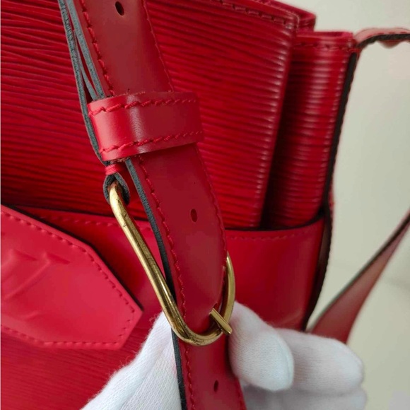 Louis Vuitton Epi Sac D'epaule Castillan - Picture 14 of 16